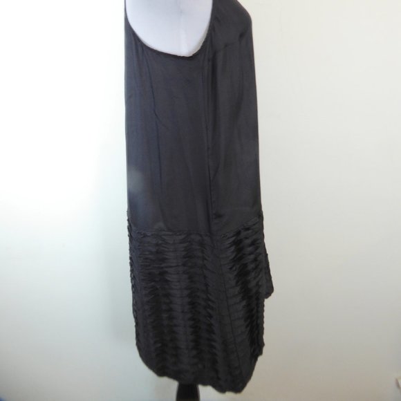 Club Monaco Silk dress racer back black pleated accent sleeveless 8 shift - Picture 3 of 7